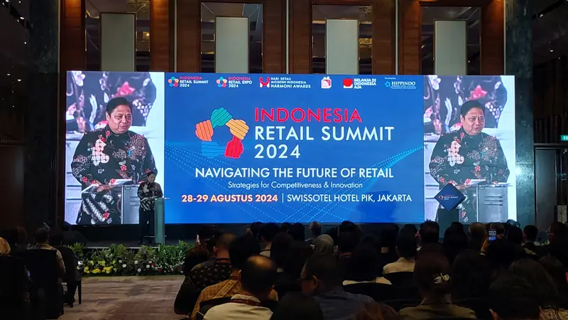 Menteri Koordinator Bidang Perekonomian Airlangga Hartarto  dalam Indonesia Retail Summit 2024, di Pantai Indah Kapuk (PIK), Jakarta, Rabu (28/8/2024). (Arief/Liputan6.com)