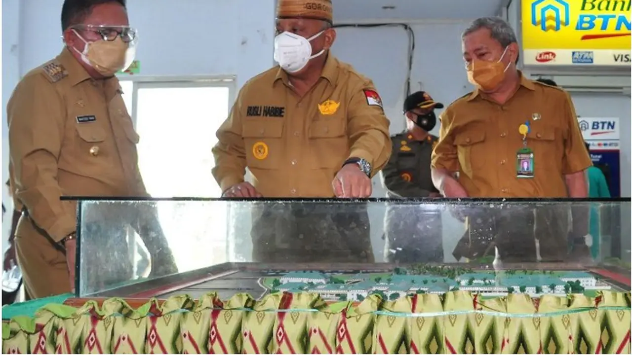 Gubernur Guontalo Rusli Habibie bersama Wali Kota Gorontalo  Marten Taha saat meninjau RSUD Aloisaboe.Foto: Dok Kominfo (Arfandi Ibrahim/Liputan6.com)