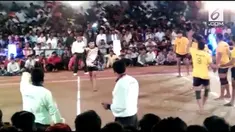 Nasib nahas menimpa penonton pertandingan Kabaddi. Kursi mereka ambruk saat pertamdingan berlangsung.