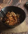 Resep mie goreng gochujang ala Korea ini cocok dibuat untuk menu makan sina, comfort food saat hujan, atau ide masakan akhir bulan, lho Sahabat Fimela! [Dok/freepik.com/jcomp]