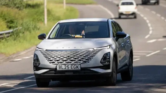 Chery Omoda 5 Melaju di Jalan Raya