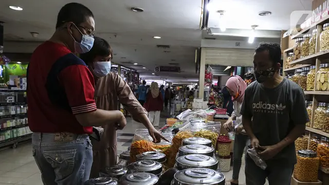 FOTO: Jelang Lebaran, Omzet Penjualan Kue Kering Meningkat Drastis