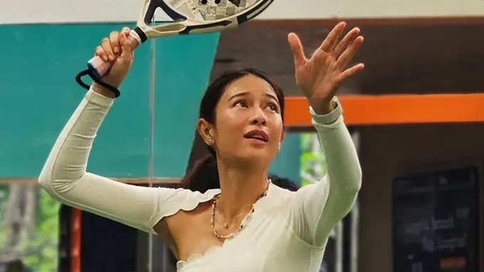 Dian Sastrowardoyo saat workout. [@therealdisastr]