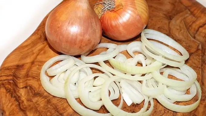 Bawang yang sudah dipotong/copyright Pixabay.com/Erbs55