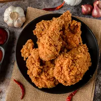 Ilustrasi ayam goreng tepung gurih dan renyah/copyright shutterstock.com/kckate16