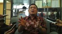 Keputusan Wali Kota Cirebon Nasrudin Azis yang melarang pelaku [transportasi online](3085746 "") untuk beroperasi mendapat tanggapan dari warganet Cirebon. (Liputan6.com/Panji Prayitno)