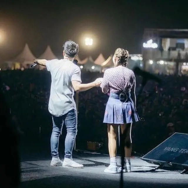 6 Potret Bunga Citra Lestari dan Ariel NOAH Duet di Atas Panggung, Bikin Baper