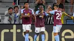 Pemain Aston Villa Moussa Diaby (tengah) merayakan dengan rekan setimnya Ollie Watkins dan Philippe Coutinho setelah mencetak gol ke gawang Fulham pada pertandingan sepak bola Premier League Summer Series di Orlando, Florida, Amerika Serikat, Rabu (26/7/2023). Moussa Diaby yang baru dibeli dari Bayer Leverkusen langsung tampil memukau dengan menyumbang satu gol saat Aston Villa mengalahkan Fulham 2-0. (AP Photo/John Raoux)