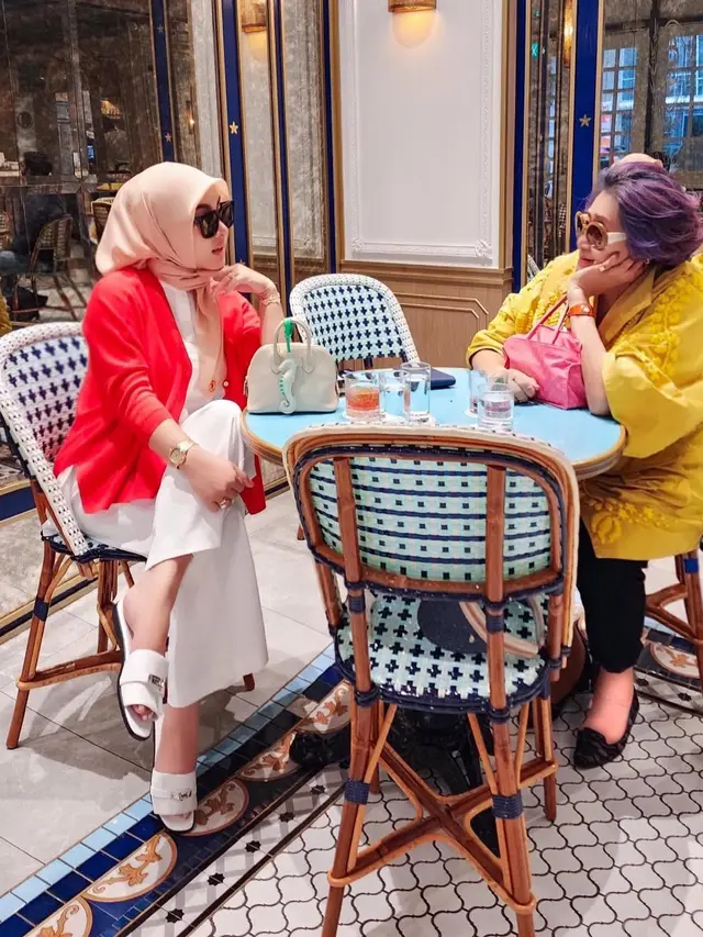 Potret Syahrini dengan mertua (Instagram/princessyahrini)