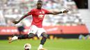 Paul Pogba - Pemain andalan Timnas Prancis ini sering membagikan momen kegiatannya di media sosial. Gelandang Manchester United itu kini mempunyai 43,1 juta pengikut di Instagramnya. (Peter Powell/Pool via AP)
