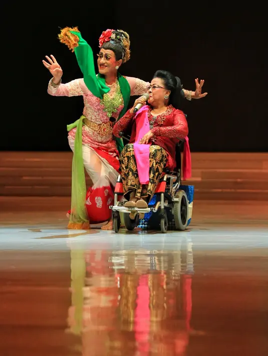 Waldjinah dan Didik Nini Thowok