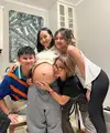 Kebahagiaan menyelimuti pasangan Rinni Wulandari dan Jevin Julian. Pasangan ini baru saja dikaruniai anak keduanya. Pasangan yang tengah berbahagia ini memberi nama anak keduanya Clef Kiora Julian. [Instagram/rinni_w]