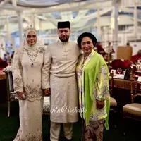 Gaya Titiek Soeharto Saat Hadir di Pernikahan Putri Kerajaan Pahang Malaysia. [@titieksoeharto]