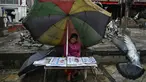 Seorang penjual koran terlihat duduk di tepi jalan di Durbar Square, Kathmandu, Nepal pada 13 September 2025. (Arun SANKAR/AFP)