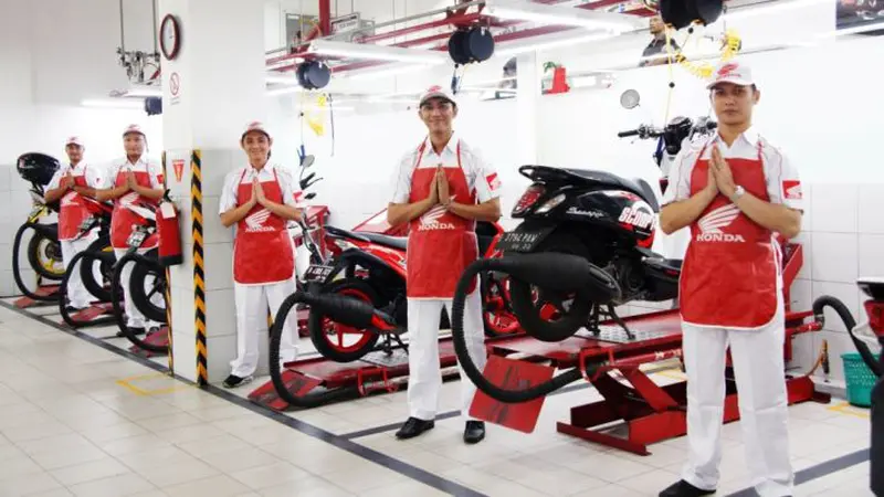 Astra Motor Ajak Lady Bikers Servis Motor di Hari Kartini