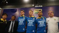 Manajemen Persib Bandung secara resmi memperkanalkan tiga pemain anyar. (Liputan6.com/Huyogo Simbolon)