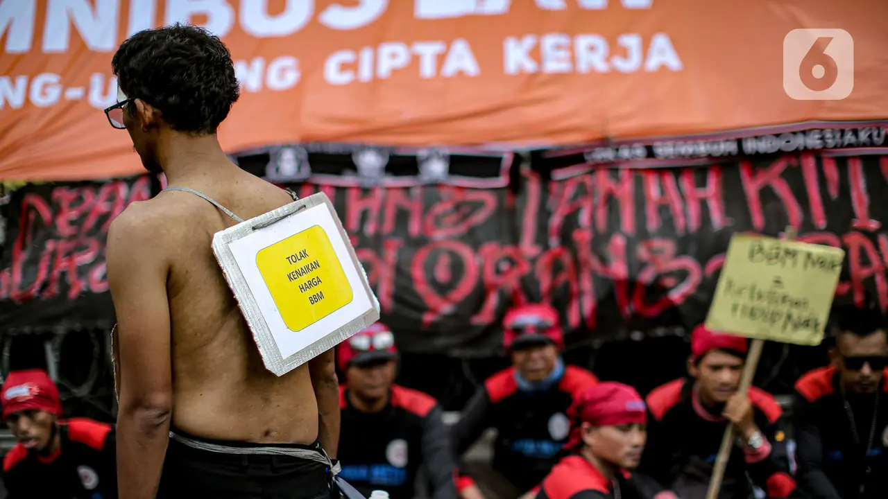 Tolak Kenaikan Harga BBM, Buruh Geruduk Gedung DPR