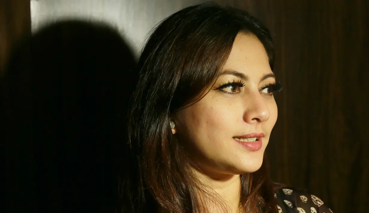 “Biasanya striping..tapi ada FTV, yg setiap judul meranin karakter beda-beda, jadi aku malah lebih puas dengan FTV, kalo striping kan karakternya konstan gitu-gitu aja,” jelas Cut Keke. (Galih W. Satria/Bintang.com)