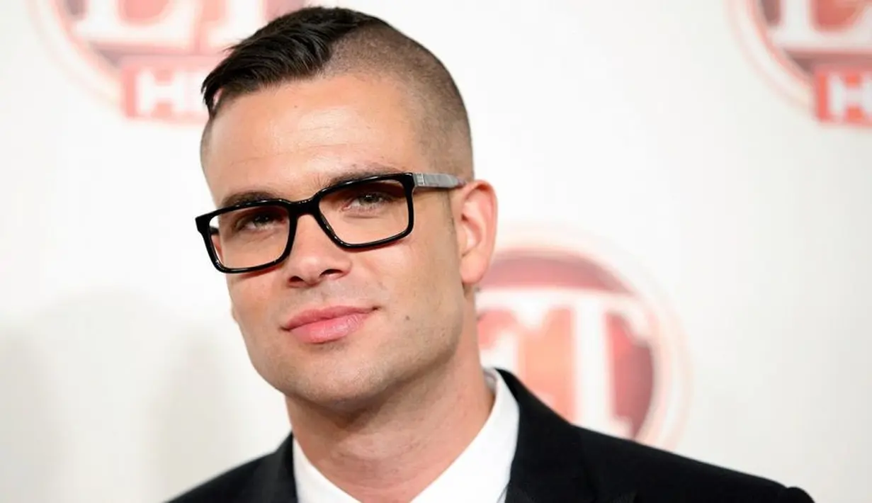 Di bulan yang sama, ia menyelesaikan kasus penuntutan yang dilakukan mantan kekasihnya Roxanne Gorzela menuntutnya karena melakukan hubungan seksual dengan paksaan. (Fox News)