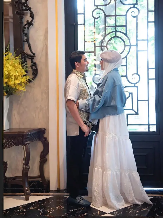 7 Potret Mesra Ustaz Solmed dan April Jasmine yang Jarang Tersorot