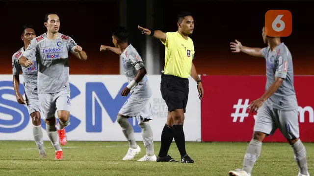 FOTO: Sisi Menarik dari Debut Ezra Walian saat Persib mengalahkan Persita Tangerang 3-1 - Ezra Walian