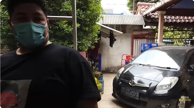 6 Potret warung sembako Fadil Jaidi yang menyatu dengan rumah, desainnya sederhana