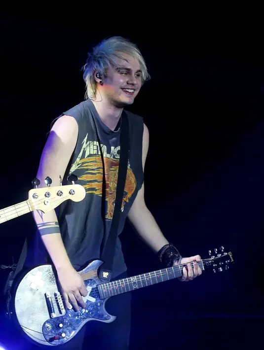 Album teranyar ‘Sounds Good Feels Good’ akan segera dirilis pada 23 Oktober mendatang yang dilengkapi oleh single yang menjadi hits, ‘She's Kinda Hotdan Hey Everybody!’. (Bintang/EPA)