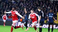 Selebrasi Noni Madueke usai mencetak gol kedua Arsenal ke gawang Club Brugge di matchday 6 league phase Liga Champions 2025/2026 di Jan Breydel Stadium, Kamis (11/12/2025) dini hari WIB. (AP Photo/Omar Havana)