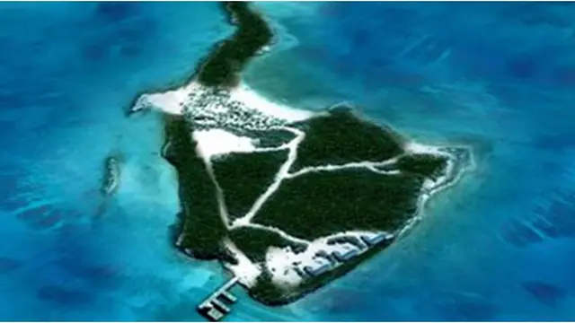 Courtesy Hollyscoop.com