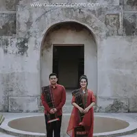Foto terbaru, Kahiyang dan Bobby tampak mengenakan busana ciri khas tanah Toraja. Pasangan yang cantik dan tampan terlihat begitu siap untuk melanjutkan hubungannya ke jenjang pernikahan. (Instagram/ayanggkahiyang)