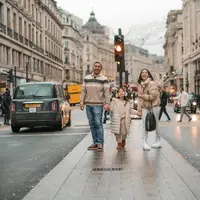 Jelang akhir tahun, Gading bersama Gisel dan Gempi menikmati waktu liburan di London.