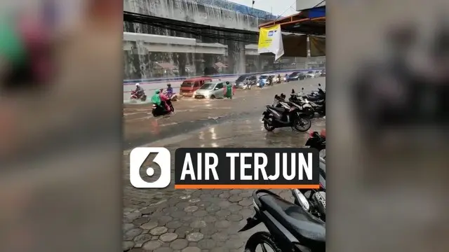 PT Waskita Toll Road mengungkap penyebab terjadinya curahan air dan banjir di Tol Becakayu Seksi 2A yang sedang dalam proses konstruksi. Curahan air dan banjir tersebut diakibatkan pengerjaan saluran pipa yang belum selesai.