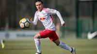 Eks RP Leipzig berkebangsaan Filipina, Oliver Bias, kabarnya bakal mengisi slot pemain ASEAN di Persija Jakarta. (Twitter/RB Leipzig)