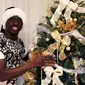 Papiss Cisse Jadi Santa Claus (Daily Mail)