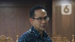 Terdakwa korupsi pengadaan alat kesehatan di Pemprov Banten dan Pemkot Tangsel serta Tindak Pidana Pencucian Uang, Tubagus Chaeri Wardana usai menjalani sidang di Pengadilan Tipikor Jakarta, Kamis (12/12/2019). Majelis hakim menunda sidang karena padatnya jadwal. (Liputan6.com/Helmi Fithriansyah)