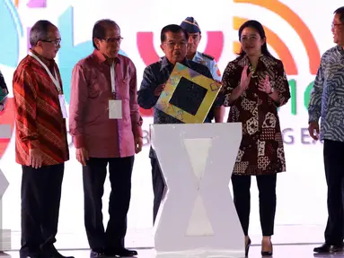 Wakil Presiden RI Jusuf Kalla saat membuka Acara Indonesia Broadcasting Expo (IBX) 2016 yang kembali digelar di Balai Kartini pada tanggal 21 - 23 Oktober 2016,Jakarta, Jumat (21/10). (Liputan6.com/Helmi Afandi) 