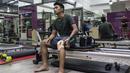 Bek Timnas Indonesia U-22, Bagas Adi Nugroho, usai terapi pemulihan di Cardea, Jakarta, Senin (31/7/2017). Lutut kiri dari pemain Arema FC ini mengalami cedera usai melakukan tekel pada kualifikasi Piala Asia U-23. (Bola.com/Vitalis Yogi Trisna)