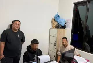 Polisi menangkap MHA (19), pria yang diduga menembak seorang pelajar hingga mengalami cedera serius pada mata kiri di Kabupaten Garut, Jawa Barat. (Foto: Antara)
