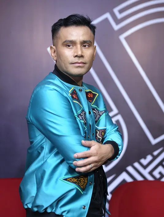 “Modern tapi tetap bercirikan Indonesia. Sehingga memiliki nilai jual tersendiri. Itulah visi saya," kata Judika di kawasan Panglima Polim, Jakarta Selatan, Kamis (24/5). (Nurwahyunan/Bintang.com)