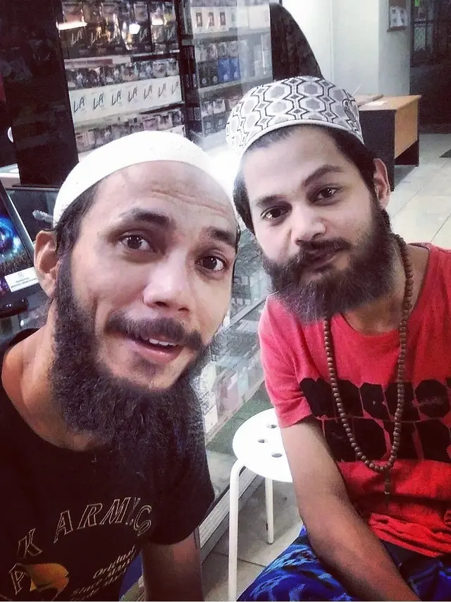 6 Potret Terbaru Norman Kamaru, Kini Tampil dengan Jenggot yang Bikin Pangling