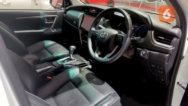 Interior Toyota Fortuner GR Sport
