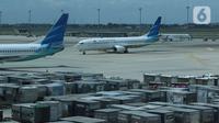 Pesawat Garuda terparkir di landasan pacu Terminal 3, Bandara Soekarno Hatta, Banten, Rabu (17/11/2021). Maskapai Garuda Indonesia akan menutup 97 rute penerbangannya secara bertahap hingga 2022 mendatang bersamaan dengan proses restrukturisasi yang tengah dilakukan. (Liputan6.com/Angga Yuniar)