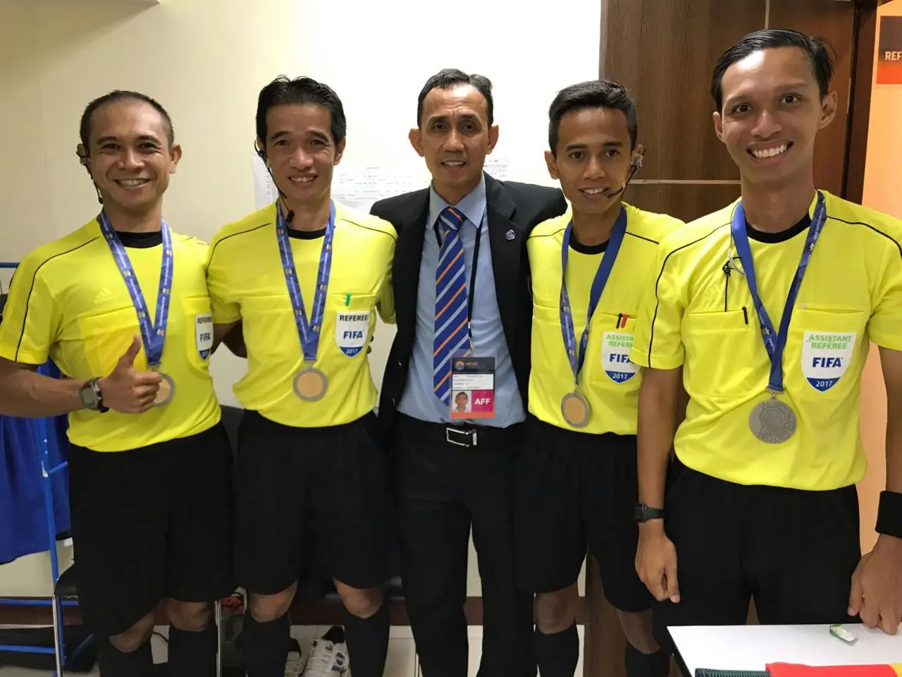 Oky Dwi Putra Sanjaya memimpin pertandingan final Piala AFF U-15 2017. (Bola.com/Dok. Pri)