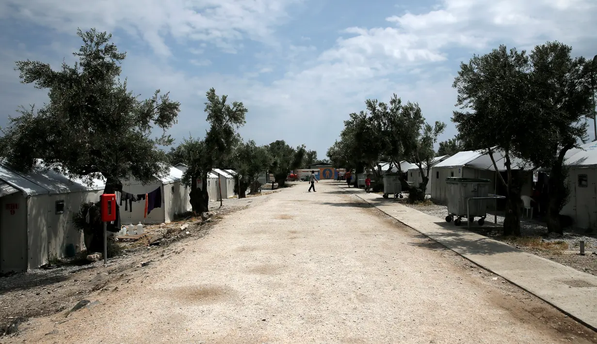 Suasana kamp pengungsi di Pulau Lesbos, Yunani, 14 Juni 2016.  Di sini, sekelompok mahasiswa merancang stasiun pengisian baterai ponsel bertenaga surga. (REUTERS/Alkis Konstantinidis)