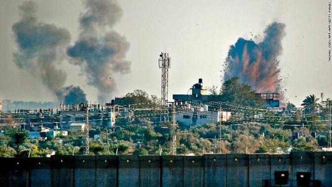Roket Israel menghantam Jalur Gaza (Thomas Coex / AFP PHOTO)