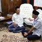 Gubernur Jawa Tengah Ganjar Pranowo bertamu ke kediaman KH Ahmad Bahauddin Nursalim atau akrab disapa Gus Baha. (Istimewa)
