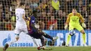 Proses terjadinya gol yang dicetak gelandang Barcelona, Ousmane Dembele, ke gawang PSV Eindhoven pada laga Liga Champions di Stadion Camp Nou, Barcelona, Selasa (18/9/2018). Barcelona menang 4-0 atas PSV. (AFP/Josep Lago)