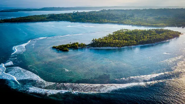 Mengintip Keindahan Alam Kepulauan Mentawai dan Tradisi Lokal yang Masih Lestari