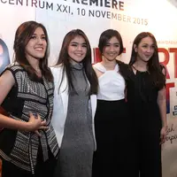 Membintangi film, sinetron dan iklan tidak menjadikan girlband Blink lupa terhadap bidang yang sudah melambungkan nama mereka di panggung hiburan. (Nurwahyunan/Bintang.com)