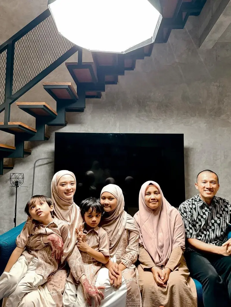 Momen Inara Rusli Berkunjung ke Kediaman Ustaz Felix dan Ummu Alila, Silaturahmi sambil Berguru Ilmu dan Sejarah Islam